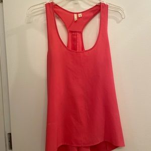 Women’s high/low pink tank